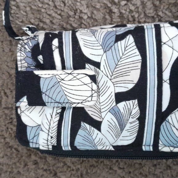 Vera Bradley quilted wallet/phone holder - Picture 4 of 4
